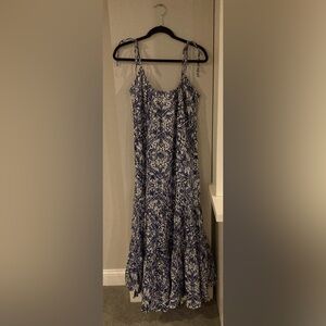 This dress is in great condition with the tag still on it!